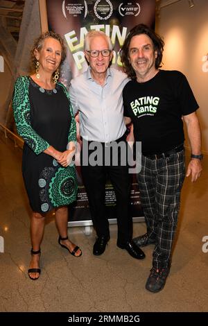 Los Angeles, États-Unis. 28 août 2023. Créateur de la série Kate Clere, producteur exécutif Jim Greenbaum, créateur de la série Mick McIntyre assister à MANGER DES PLANTES saison 2 Los Angeles première projection au STUDIO at Beverly Hills, Los Angeles, CA 28 août 2023 crédit : Eugene Powers/Alamy Live News Banque D'Images
