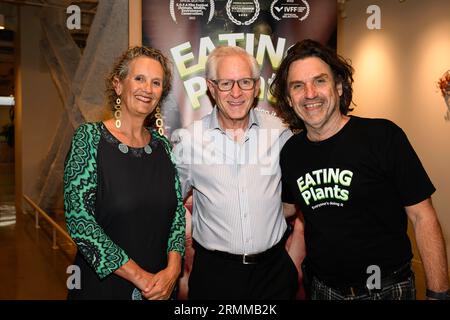 Los Angeles, États-Unis. 28 août 2023. Créateur de la série Kate Clere, producteur exécutif Jim Greenbaum, créateur de la série Mick McIntyre assister à MANGER DES PLANTES saison 2 Los Angeles première projection au STUDIO at Beverly Hills, Los Angeles, CA 28 août 2023 crédit : Eugene Powers/Alamy Live News Banque D'Images