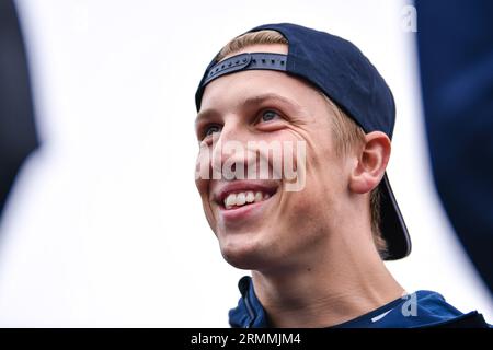 Zandvoort, Mezzolombardo, pays-Bas. 27 août 2023. Le pilote néo-zélandais Liam Lawson ( Scuderia Alphatauri) est vu lors de la parade des pilotes avant le Grand Prix de Formule 1 de la FIA des pays-Bas 2023 sur le circuit de Zandvoort à Zandvoort, aux pays-Bas (image de crédit : © Daisy Facinelli/ZUMA Press Wire) À USAGE ÉDITORIAL UNIQUEMENT! Non destiné à UN USAGE commercial ! Banque D'Images