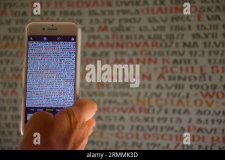 Exposition permanente à la synagogue Pinkas à Prague, en mémoire des Juifs tchèques et moraves victimes de persécutions nazies. 80 000 noms qui Banque D'Images