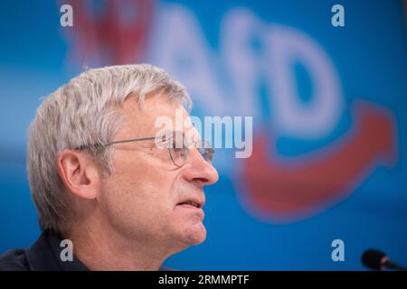 29 août 2023, Brandebourg, Potsdam : Hans-Christoph Berndt, leader du groupe parlementaire AfD au Parlement de Brandebourg, prend la parole lors d'une conférence de presse après une réunion du groupe parlementaire AfD au Parlement de Brandebourg. Photo : Sebastian Christoph Gollnow/dpa Banque D'Images