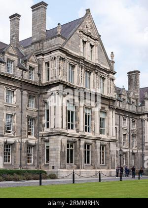 Un ancien bâtiment sur le terrain du Trinity College à Dublin, en Irlande. Banque D'Images