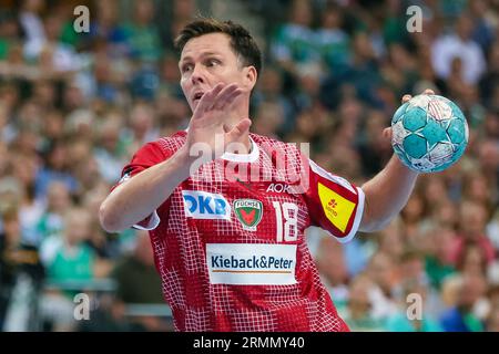 Leipzig, Allemagne. 28 août 2023. Handball : Bundesliga, 1e journée, SC DHfK Leipzig - Füchse Berlin à l'Arena Leipzig. Le joueur de Berlin Hans Lindberg lance. Crédit : Jan Woitas/dpa/Alamy Live News Banque D'Images