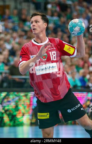 Leipzig, Allemagne. 28 août 2023. Handball : Bundesliga, 1e journée, SC DHfK Leipzig - Füchse Berlin à l'Arena Leipzig. Le joueur de Berlin Hans Lindberg lance. Crédit : Jan Woitas/dpa/Alamy Live News Banque D'Images