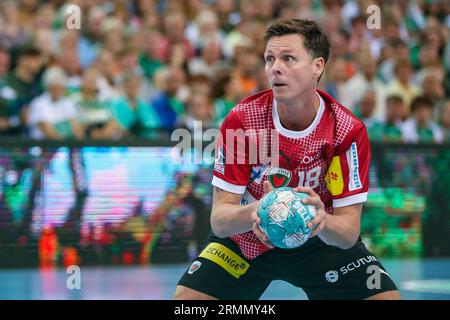 Leipzig, Allemagne. 28 août 2023. Handball : Bundesliga, 1e journée, SC DHfK Leipzig - Füchse Berlin à l'Arena Leipzig. Le joueur de Berlin Hans Lindberg lance. Crédit : Jan Woitas/dpa/Alamy Live News Banque D'Images