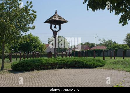 Szekesfehervar, Hongrie - 20 août 2023 : Vieux cimetière Saint-Esprit à Szekesfehervar contient 2300 tombes allemandes de la Seconde Guerre mondiale et 1200 de Banque D'Images