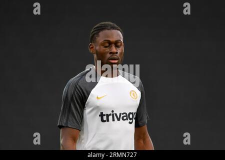 Alex Matos (Chelsea 52) échauffement lors du match du trophée EFL entre MK dons et Chelsea au Stadium MK, Milton Keynes le mardi 29 août 2023. (Photo : Kevin Hodgson | MI News) crédit : MI News & Sport / Alamy Live News Banque D'Images