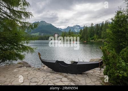 Vue panoramique sur le lac Štrbské Pleso, montagnes Tatras, Slovaquie Banque D'Images