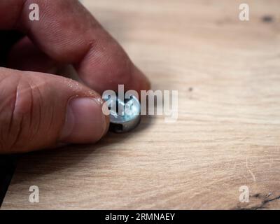 Assemblage de nouveaux meubles. Pièces détachées pour assemblage de meubles. Banque D'Images