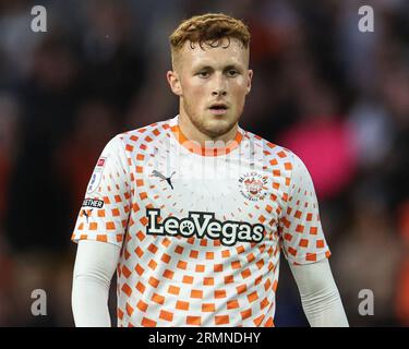 Sonny Carey #10 de Blackpool lors du match de la Carabao Cup Wolverhampton Wanderers vs Blackpool à Molineux, Wolverhampton, Royaume-Uni, le 29 août 2023 (photo de Mark Cosgrove/News Images) Banque D'Images