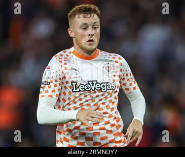 Sonny Carey #10 de Blackpool lors du match de la Carabao Cup Wolverhampton Wanderers vs Blackpool à Molineux, Wolverhampton, Royaume-Uni, le 29 août 2023 (photo de Mark Cosgrove/News Images) Banque D'Images