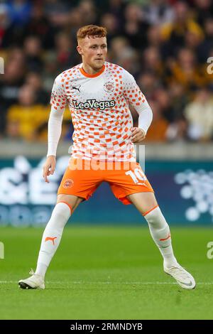 Sonny Carey #10 de Blackpool lors du match de la Carabao Cup Wolverhampton Wanderers vs Blackpool à Molineux, Wolverhampton, Royaume-Uni, le 29 août 2023 (photo Gareth Evans/News Images) dans, le 8/29/2023. (Photo Gareth Evans/News Images/Sipa USA) crédit : SIPA USA/Alamy Live News Banque D'Images