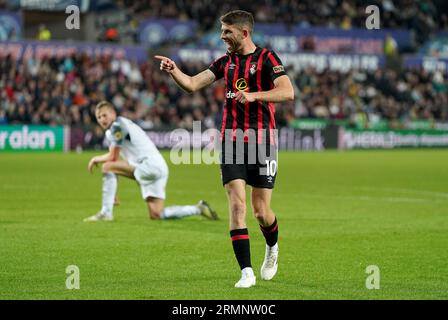 Ryan Christie, de Bournemouth, célèbre avoir marqué son troisième but lors du match de deuxième tour de la coupe Carabao au stade Swansea.com de Swansea. Date de la photo : mardi 29 août 2023. Banque D'Images