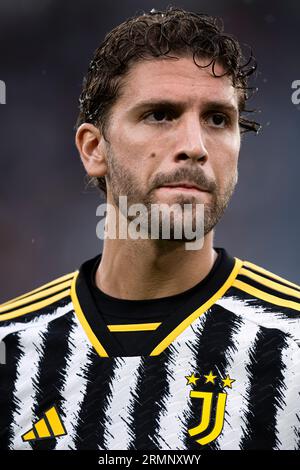 Manuel Locatelli de la Juventus FC regarde avant le match de football Serie A entre la Juventus FC et le Bologna FC. Banque D'Images