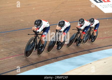 L'équipe japonaise de poursuite par équipe féminine lors de leur course de qualification, Championnats du monde de cyclisme sur piste UCI, 4 août 2023 Banque D'Images