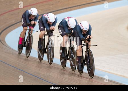 L'équipe américaine de poursuite féminine avec Chloe Dygert, Jennifer Valente, Lilly Williams lors des qualifications aux Championnats du monde de cyclisme sur piste UCI. Banque D'Images