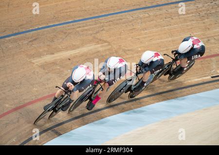 L'équipe américaine de poursuite féminine avec Chloe Dygert, Jennifer Valente, Lilly Williams lors des qualifications aux Championnats du monde de cyclisme sur piste UCI. Banque D'Images