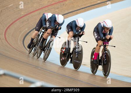 L'équipe américaine de poursuite féminine avec Chloe Dygert, Jennifer Valente, Lilly Williams lors des qualifications aux Championnats du monde de cyclisme sur piste UCI. Banque D'Images