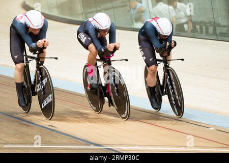 L'équipe américaine de poursuite féminine avec Chloe Dygert, Jennifer Valente, Lilly Williams lors des qualifications aux Championnats du monde de cyclisme sur piste UCI. Banque D'Images