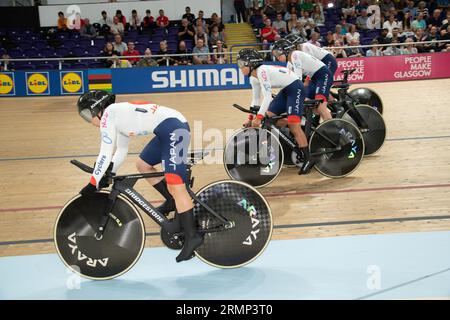 L'équipe japonaise de poursuite par équipe féminine lors de leur course de qualification, Championnats du monde de cyclisme sur piste UCI, 4 août 2023 Banque D'Images