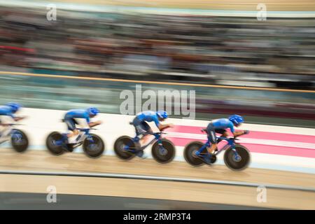 L'équipe italienne de poursuite par équipe féminine lors des qualifications aux Championnats du monde de cyclisme sur piste UCI, le 4 août 2023 Banque D'Images