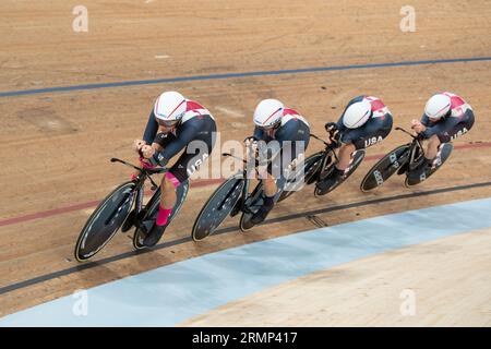 L'équipe américaine de poursuite féminine avec Chloe Dygert, Jennifer Valente, Lilly Williams lors des qualifications aux Championnats du monde de cyclisme sur piste UCI. Banque D'Images