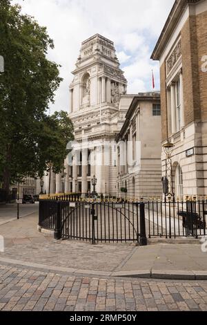Bâtiment classé 10 Trinity Square Grade 11 de Sir Edwin Cooper (ancien bâtiment de l'Autorité du Port de Londres, aujourd'hui hôtel), Londres, EC3, Angleterre, Royaume-Uni Banque D'Images