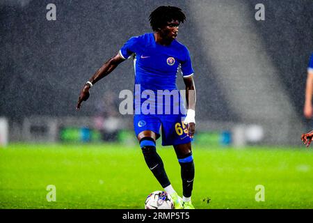 ATO Ampah (65 Chelsea) contrôle le ballon lors du match du trophée EFL entre MK dons et Chelsea au Stadium MK, Milton Keynes le mardi 29 août 2023. (Photo : Kevin Hodgson | MI News) crédit : MI News & Sport / Alamy Live News Banque D'Images