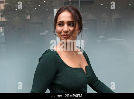 Mumbai, Inde. 29 août 2023. Éditeur de mode indien, You Tuber et actrice, Kusha Kapila pose pour une photo à Mumbai. L'actrice a été repérée à l'extérieur d'un label de musique et d'une société de production. Crédit : SOPA Images Limited/Alamy Live News Banque D'Images