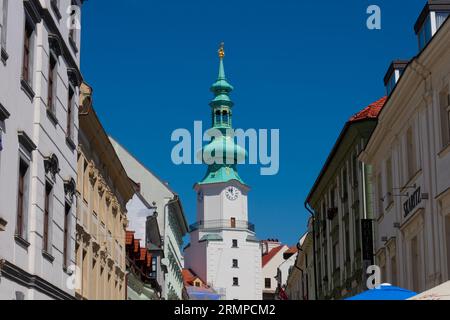 Bratislava, Slovaquie. 14 août 2023. Porte de Michael, Michalska brana. La seule porte de la ville qui a été conservée de la fortification médiévale Banque D'Images