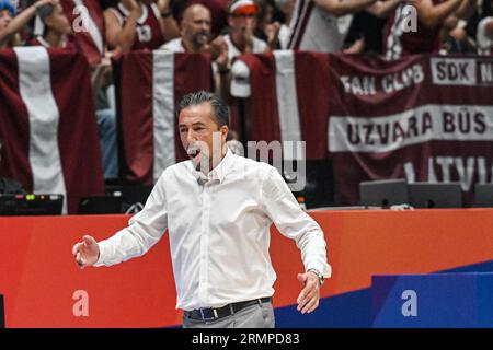 Jakarta, Indonésie. 29 août 2023. Luca Banchi, entraîneur de la Lettonie, réagit lors du match du groupe H de la coupe du monde FIBA 2023 entre le Canada et la Lettonie à Jakarta, en Indonésie, le 29 août 2023. Crédit : Agung Kuncahya B./Xinhua/Alamy Live News Banque D'Images