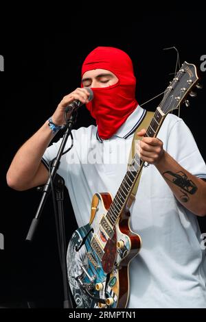 Le chanteur et guitariste Fatboy du groupe Dublin Bricknasty au Green Man Festival au pays de Galles, Royaume-Uni, août 2023. Photo : Rob Watkins Banque D'Images