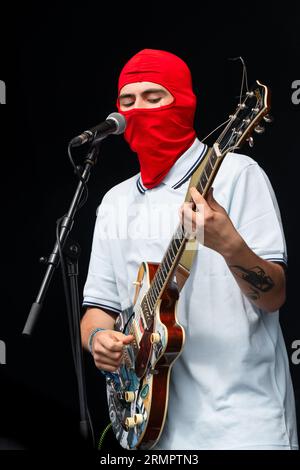 Le chanteur et guitariste Fatboy du groupe Dublin Bricknasty au Green Man Festival au pays de Galles, Royaume-Uni, août 2023. Photo : Rob Watkins Banque D'Images