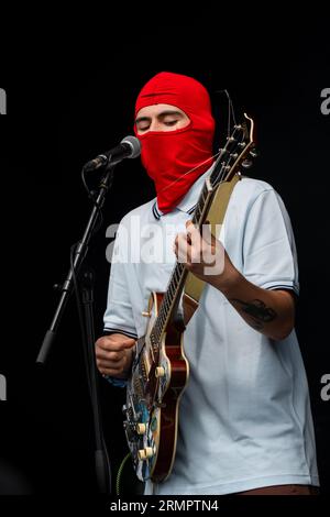 Le chanteur et guitariste Fatboy du groupe Dublin Bricknasty au Green Man Festival au pays de Galles, Royaume-Uni, août 2023. Photo : Rob Watkins Banque D'Images