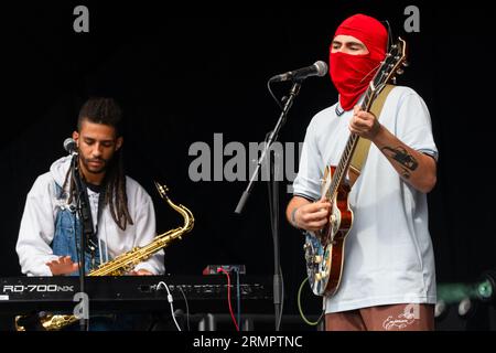 Le chanteur et guitariste Fatboy du groupe Dublin Bricknasty au Green Man Festival au pays de Galles, Royaume-Uni, août 2023. Photo : Rob Watkins Banque D'Images