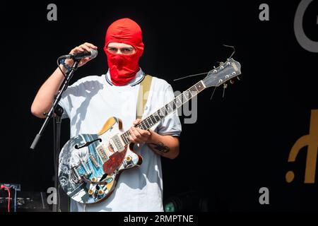 Le chanteur et guitariste Fatboy du groupe Dublin Bricknasty au Green Man Festival au pays de Galles, Royaume-Uni, août 2023. Photo : Rob Watkins Banque D'Images