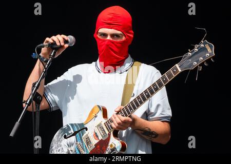 Le chanteur et guitariste Fatboy du groupe Dublin Bricknasty au Green Man Festival au pays de Galles, Royaume-Uni, août 2023. Photo : Rob Watkins Banque D'Images