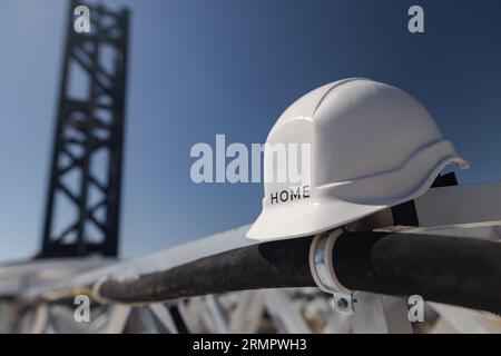 casque de sécurité de construction sur le chantier de construction. concept de protection au travail Banque D'Images