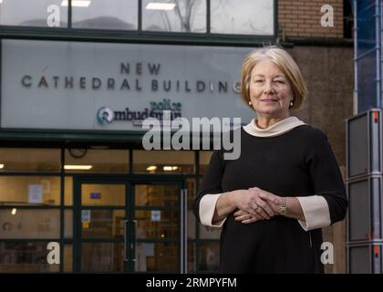 Photo du dossier datée du 02/02/23 de l'ombudsman de la police pour l'Irlande du Nord Marie Anderson devant son bureau à Belfast. Le Médiateur de la police fera une déclaration plus tard sur l'enquête du PSNI sur le meurtre d'un père adolescent il y a plus de deux décennies. Gerard Lawlor, un catholique, a été abattu par des loyalistes peu après minuit le 22 2002 juillet. Banque D'Images