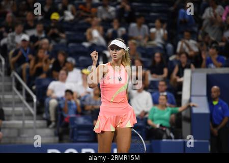 New York, États-Unis. 29 août 2023. La Belge Maryna Zanevska réagit lors d'un match de tennis entre la Belge Zanevska et la Belarus Sabalenka, au premier tour du simple féminin lors du tournoi de tennis US Open Grand Chelem 2023 à New York, USA, mardi 29 août 2023. BELGA PHOTO TONY BEHAR crédit : Belga News Agency/Alamy Live News Banque D'Images