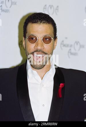 LOS ANGELES, CALIFORNIE. 27 janvier 1997 : chanteur Lionel Richie aux American Music Awards 1997 à Los Angeles. Photo : Paul Smith / Featureflash Banque D'Images