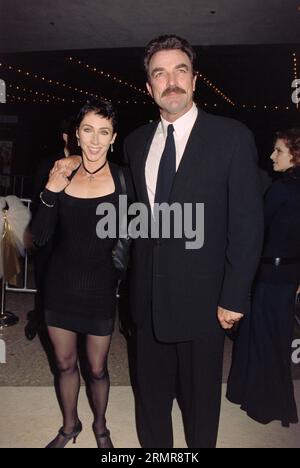 LOS ANGELES, CALIFORNIE. 31 mars 1997 : l'acteur Tom Selleck et sa femme Jillie Mack lors de la première de ÒThat Old FeelingÓ à Century City. Photo : Paul Smith / Featureflash Banque D'Images