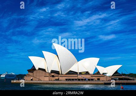 Opéra de Sydney par une chaude journée d'été. Banque D'Images