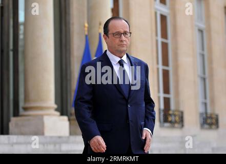 (140724) -- PARIS, 24 juillet 2014 (Xinhua) -- le président français François Hollande prononce un discours à l'Elysée à Paris, France, le 24 juillet 2014. Les éléments fournis suggèrent que l'avion disparu d'Air Algerie s'est écrasé alors qu'il survolait le Mali, a déclaré jeudi le président français François Hollande, promettant une mobilisation complète des moyens militaires pour localiser l'avion MD-83. (Xinhua/Chen Xiaowei) FRANCE-PARIS-AIR ALGERIE FLIGHT-HOLLANDE PUBLICATIONxNOTxINxCHN Paris juillet 24 2014 le président français XINHUA François Hollande prononce un discours À l'Elysée à Paris France juillet 24 2014 l'élément fourni su Banque D'Images