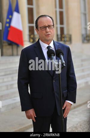 (140724) -- PARIS, 24 juillet 2014 (Xinhua) -- le président français François Hollande prononce un discours à l'Elysée à Paris, France, le 24 juillet 2014. Les éléments fournis suggèrent que l'avion disparu d'Air Algerie s'est écrasé alors qu'il survolait le Mali, a déclaré jeudi le président français François Hollande, promettant une mobilisation complète des moyens militaires pour localiser l'avion MD-83. (Xinhua/Chen Xiaowei) FRANCE-PARIS-AIR ALGERIE FLIGHT-HOLLANDE PUBLICATIONxNOTxINxCHN Paris juillet 24 2014 le président français XINHUA François Hollande prononce un discours À l'Elysée à Paris France juillet 24 2014 l'élément fourni su Banque D'Images