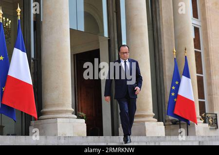 (140724) -- PARIS, 24 juillet 2014 (Xinhua) -- le président français François Hollande prononcera un discours à l'Elysée à Paris, France, le 24 juillet 2014. Les éléments fournis suggèrent que l'avion disparu d'Air Algerie s'est écrasé alors qu'il survolait le Mali, a déclaré jeudi le président français François Hollande, promettant une mobilisation complète des moyens militaires pour localiser l'avion MD-83. (Xinhua/Chen Xiaowei) FRANCE-PARIS-AIR ALGERIE FLIGHT-HOLLANDE PUBLICATIONxNOTxINxCHN Paris juillet 24 2014 le président français XINHUA François Hollande prononcera un discours À l'Elysée à Paris France juillet 24 2014 T Banque D'Images