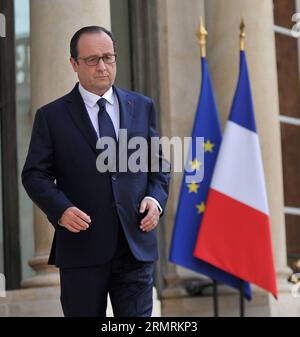 (140724) -- PARIS, 24 juillet 2014 (Xinhua) -- le président français François Hollande prononcera un discours à l'Elysée à Paris, France, le 24 juillet 2014. Les éléments fournis suggèrent que l'avion disparu d'Air Algerie s'est écrasé alors qu'il survolait le Mali, a déclaré jeudi le président français François Hollande, promettant une mobilisation complète des moyens militaires pour localiser l'avion MD-83. (Xinhua/Chen Xiaowei) FRANCE-PARIS-AIR ALGERIE FLIGHT-HOLLANDE PUBLICATIONxNOTxINxCHN Paris juillet 24 2014 le président français XINHUA François Hollande prononcera un discours À l'Elysée à Paris France juillet 24 2014 T Banque D'Images