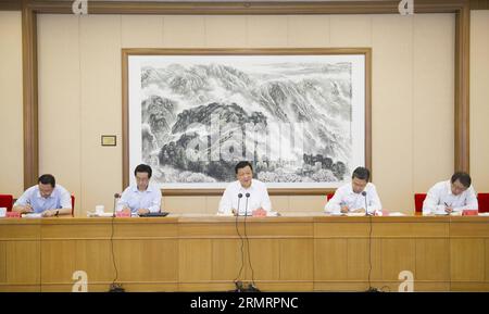 (140731) -- BEIJING, 31 juillet 2014 -- Liu Yunshan (C), membre du Comité permanent du Bureau politique du Comité central du Parti communiste chinois (PCC) et chef de la campagne du PCC pour renforcer la ligne de masse , assiste à un symposium sur la campagne à Beijing, capitale de la Chine, le 31 juillet 2014. (wf) CHINA-BEIJING-LIU YUNSHAN--MASS-LINE CAMPAIGN-SYMPOSIUM (CN) XiexHuanchi PUBLICATIONxNOTxINxCHN Beijing juillet 31 2014 Liu Yunshan C a Thing membre du bureau politique du Comité central du PCC du Parti communiste chinois et chef de la campagne du CPC S au TCA de Mass Line Banque D'Images