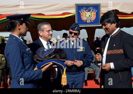 (140801) -- COCHABAMBA, 1 août 2014 -- le président bolivien Evo Morales (1e R) assiste à une cérémonie de remise du premier hélicoptère militaire Super Puma pour l'armée de l'air bolivienne à Cochabamba, Bolivie, le 1 août 2014.) BOLIVIE-COCHABAMBA-CÉRÉMONIE DE LIVRAISON HÉLICOPTÈRE R.xZaconeta/ABI PUBLICATIONxNOTxINxCHN Cochabamba août 1 2014 le président bolivien Evo Morales 1e r assiste à une cérémonie de livraison du premier hélicoptère militaire Super Puma pour l'armée de l'air bolivienne à Cochabamba Bolivie LE 1 2014 août Bolivie Cochabamba cérémonie de livraison hélicoptère Abi PUBLICATIONxNOTxINxCHN Banque D'Images