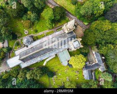 Au-dessus de la cathédrale de Llandaff depuis un drone, Cardiff, Pembrokeshire, pays de Galles, Angleterre, Europe Banque D'Images